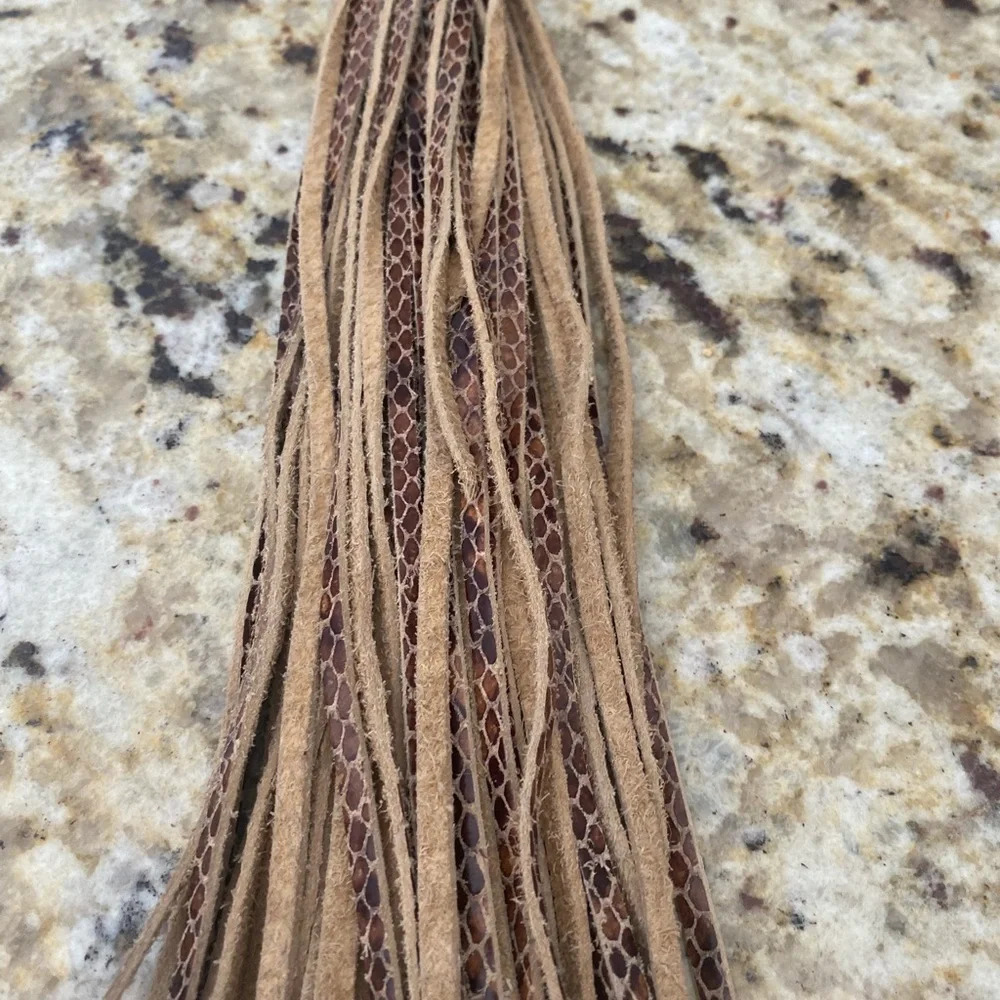 EUC GILI SNAKE EMBOSSED GENUINE LEATHER LARGE TASSEL - Picture 5 of 7